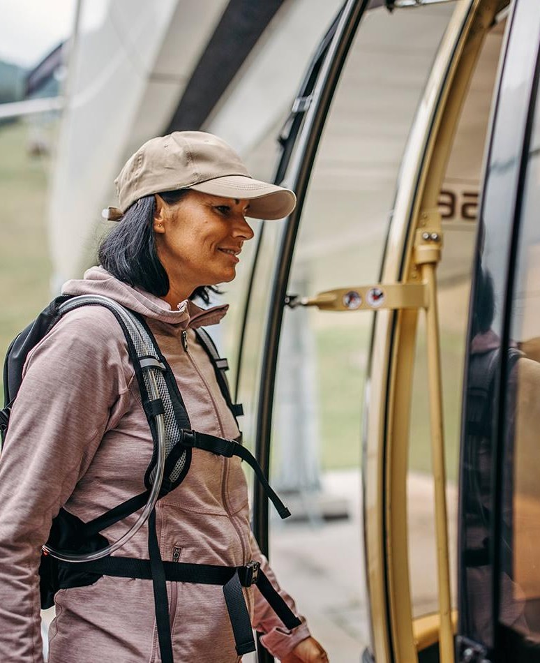 Einstieg in die 10er Gondel der Gipfelbahn Hochwurzen