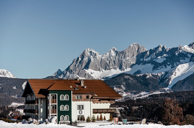 Hotel Waldfrieden and Dachstein mountain in the background