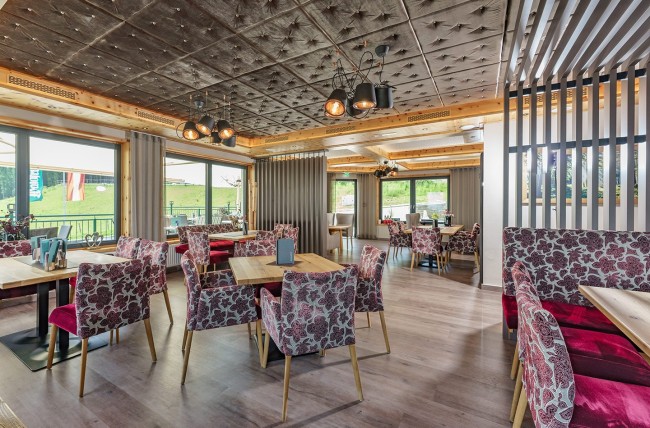 Restaurant with wintergarden