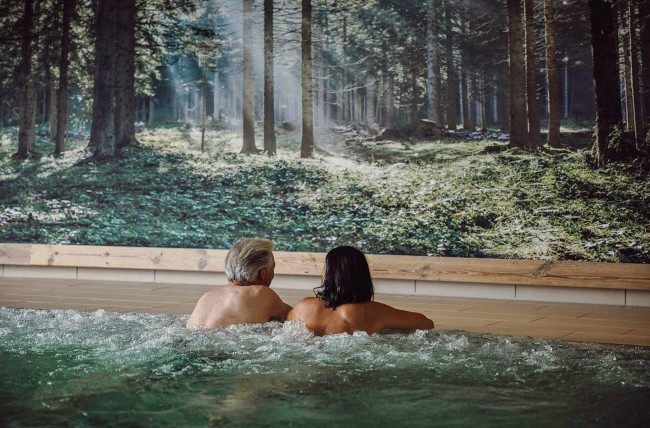 Whirlbank mit Massagedüsen