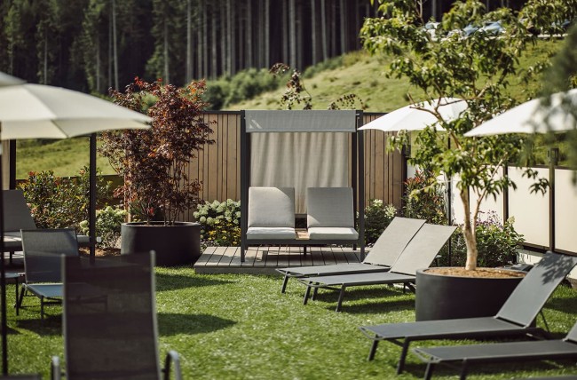 Garten neben dem Infinitypool