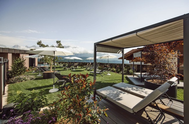 Garten mit Liegemöglichkeiten