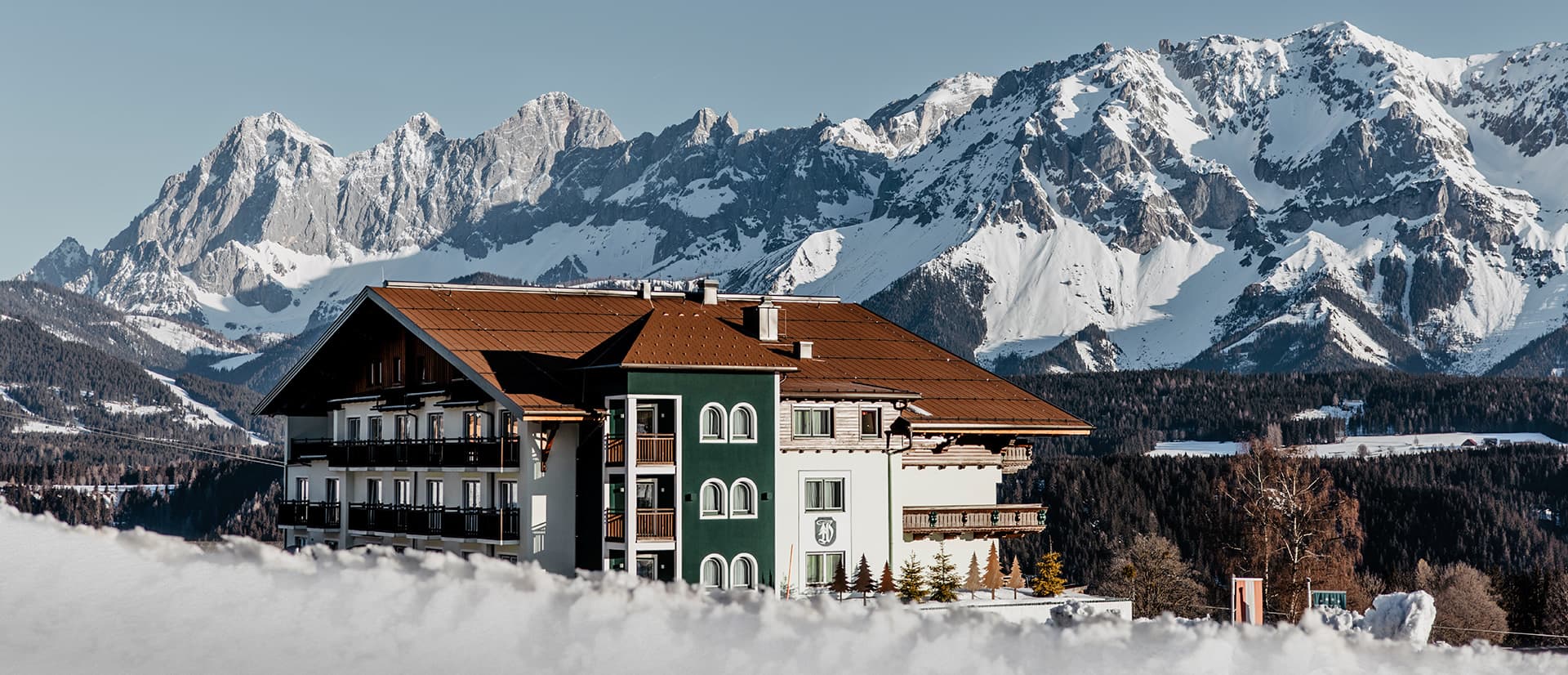 Skihotel Waldfrieden directly besides the slopes
