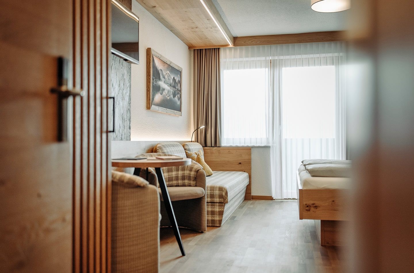 View to the seating possibilities in the room