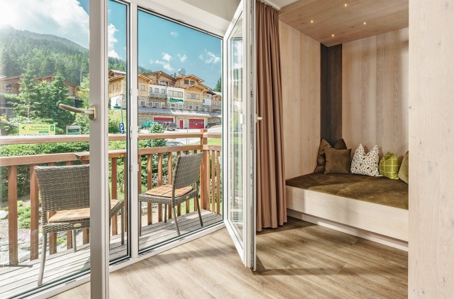 Kuschelboxen und Balkon mit Ausblick
