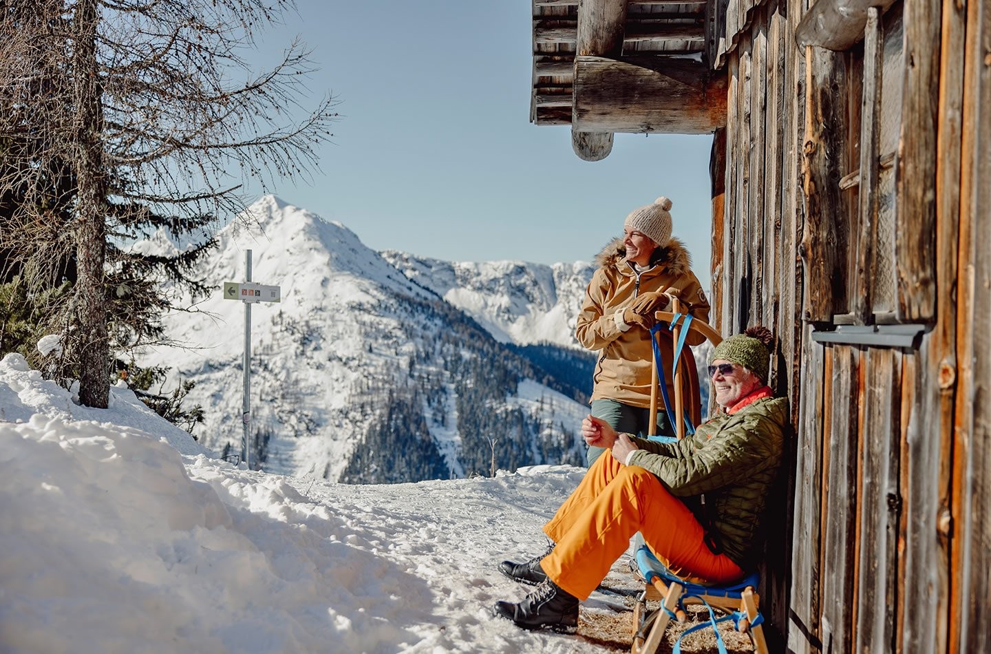 Sonne genießen auf der Hochwurzen vor der Abfahrt mit dem Schlitten auf der Rodelbah Hochwurzen